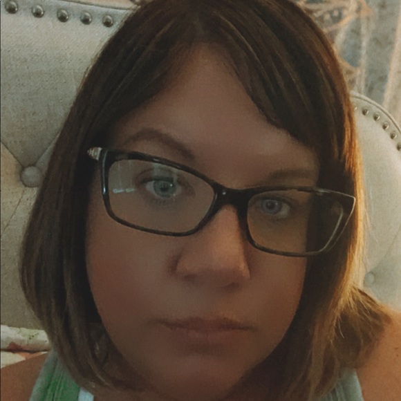 Meet your Posher, Jenn - Picture 1 of 2